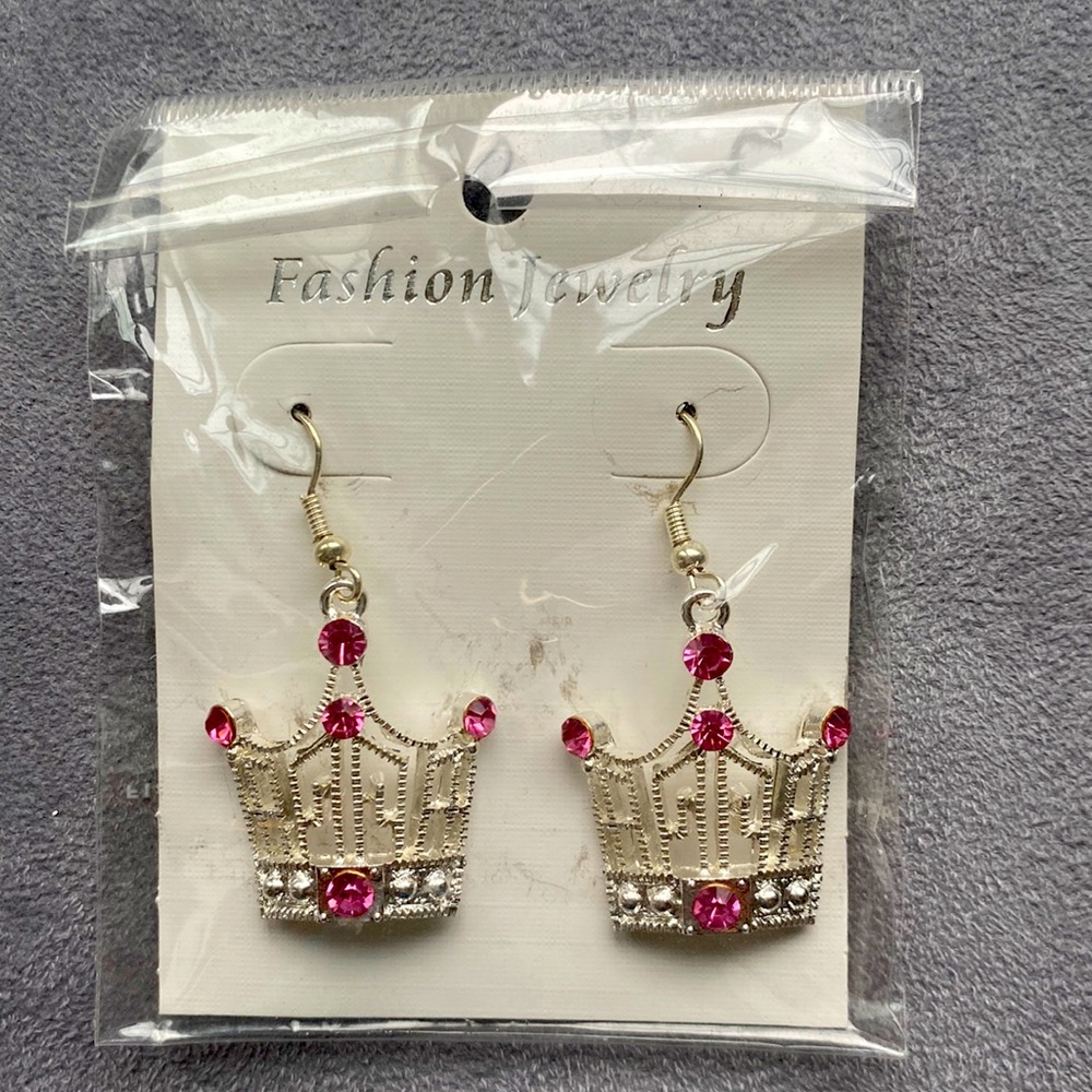 Brand new, never worn crown earrings!